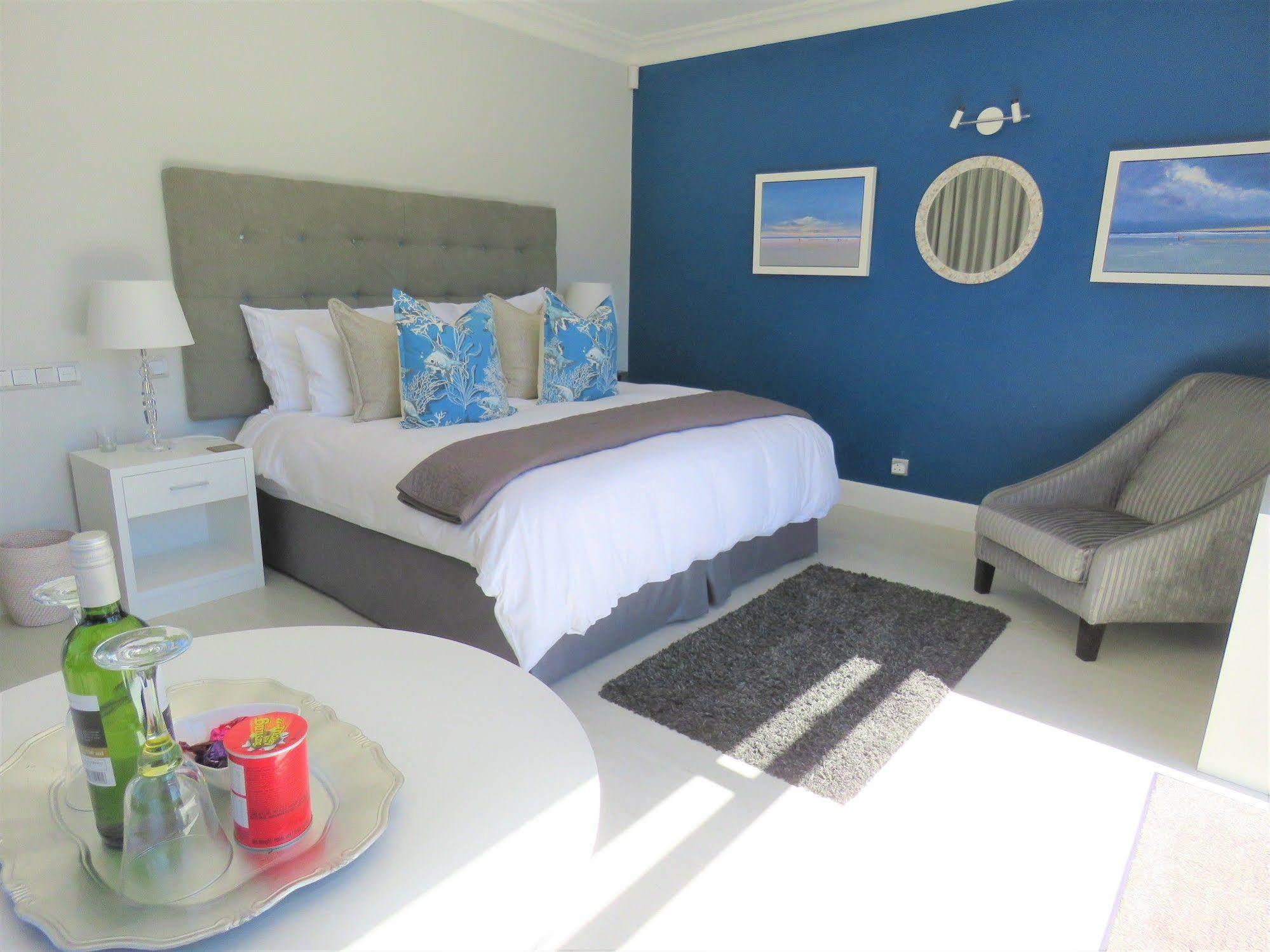 Ocean Breeze Sunset Apartment