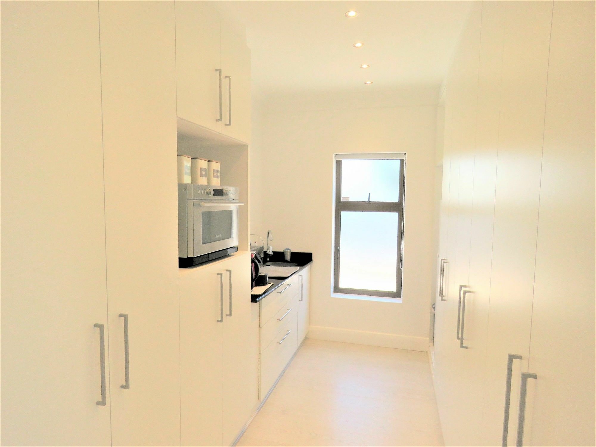 Ocean Breeze Sunset Apartment